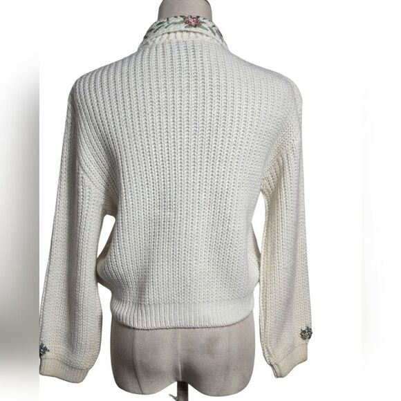 White Handknit Embroidered Collared Vintage Cardigan - Picture 4 of 9
